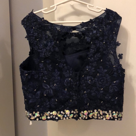 Formal dress - Picture 3 of 6